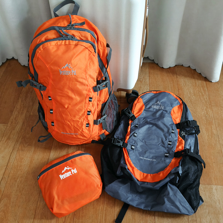 国外品牌户外登山包~高端货男女通用双肩包~轻便折叠款背包~40L