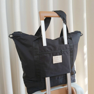 日单尾货~面料很轻盈的旅行包黑色~带扩容的行李袋搭配旅行箱使用