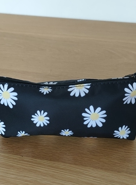 特价款~非常可爱的小笔袋~化妆笔刷收纳袋~小小化妆包~滑滑尼龙料