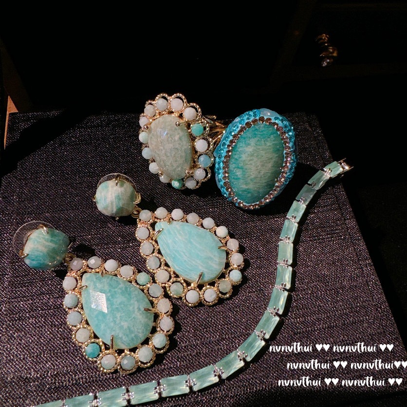 苏富比冰蓝琉璃花朵戒指 镀18K金 薄荷绿蛋形锆石戒指