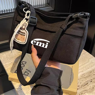 韩代正品emis休闲斜挎帆布小包包女单肩通勤包百搭学生小背包