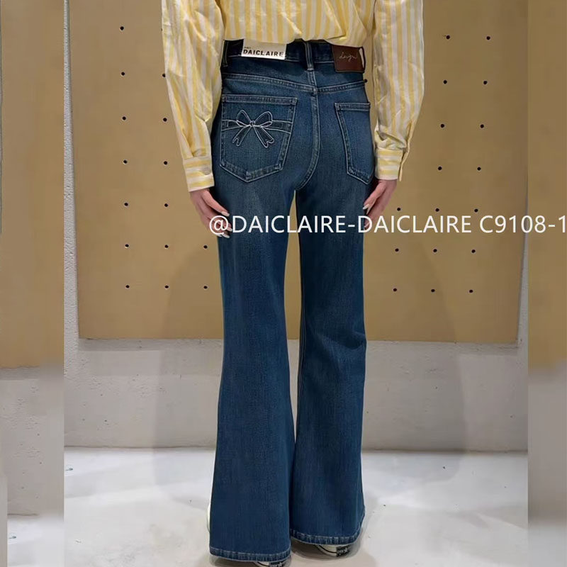 现货代嘉儿DAICLAIRE牛仔裤女2026秋季款高腰显瘦微喇裤C9108-1