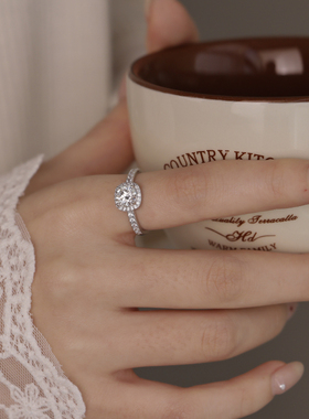 925银小方糖爆闪锆石食指戒