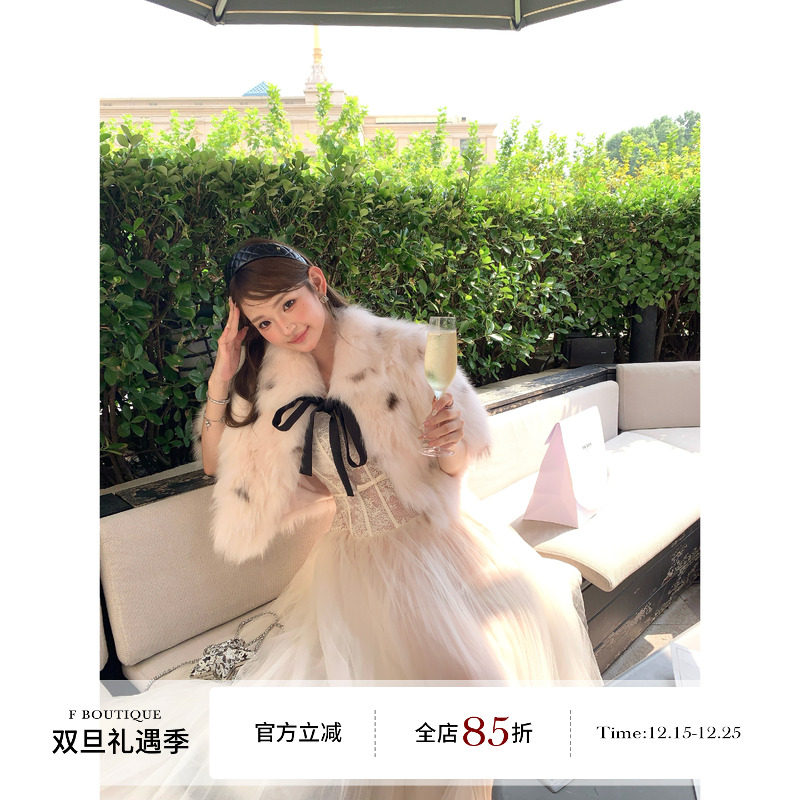 F boutique 黑标 芬兰进口saga狐狸毛波点蝴蝶结斗篷外套