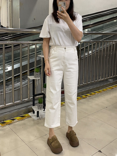 白色MiniBrand2026夏新款显瘦百搭简约宽松八九分直筒牛仔裤女