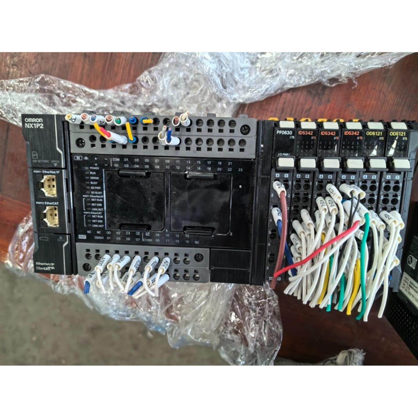 欧姆龙控制器 NX1P2-1140DT 带模块正常拆机 成询价