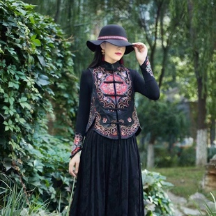 刺绣马甲中式复古立领盘扣短款马夹24春装新款民族风女装重工马夹