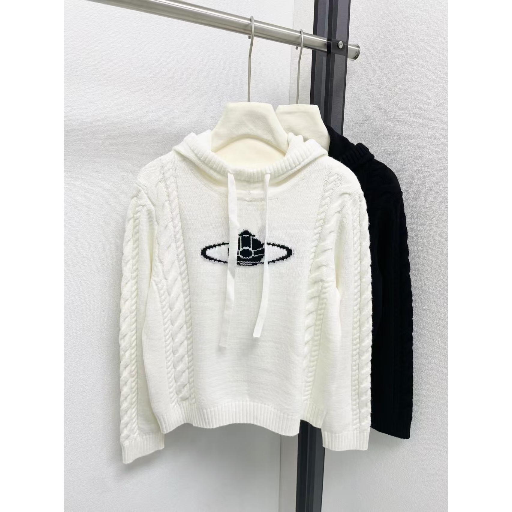 2025西太后土星高定提花连帽套头针织衫女年秋冬新款绞花软糯毛衣