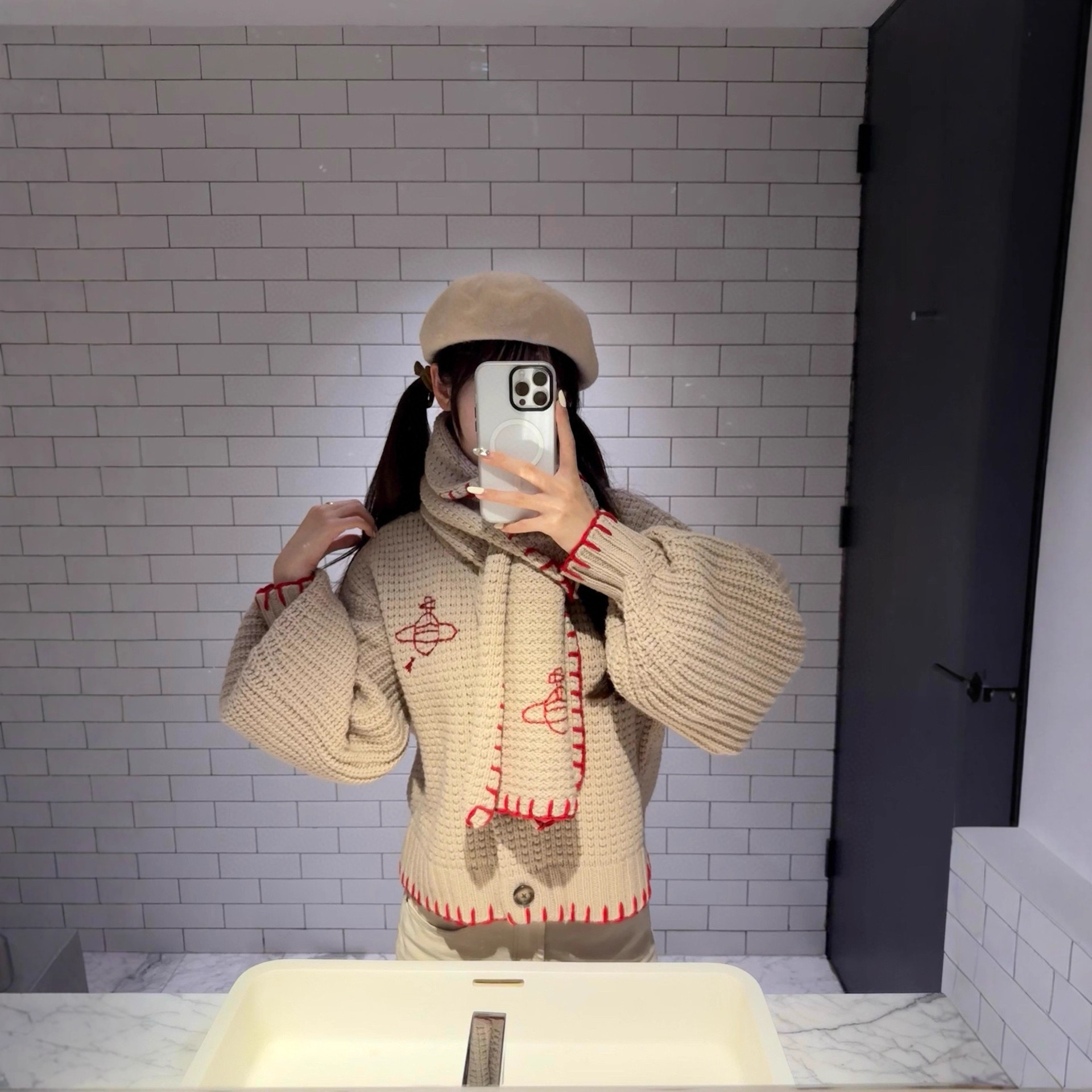 2025西太后土星秋冬新款撞色设计感坑条毛衣外套围巾慵懒风宽松针