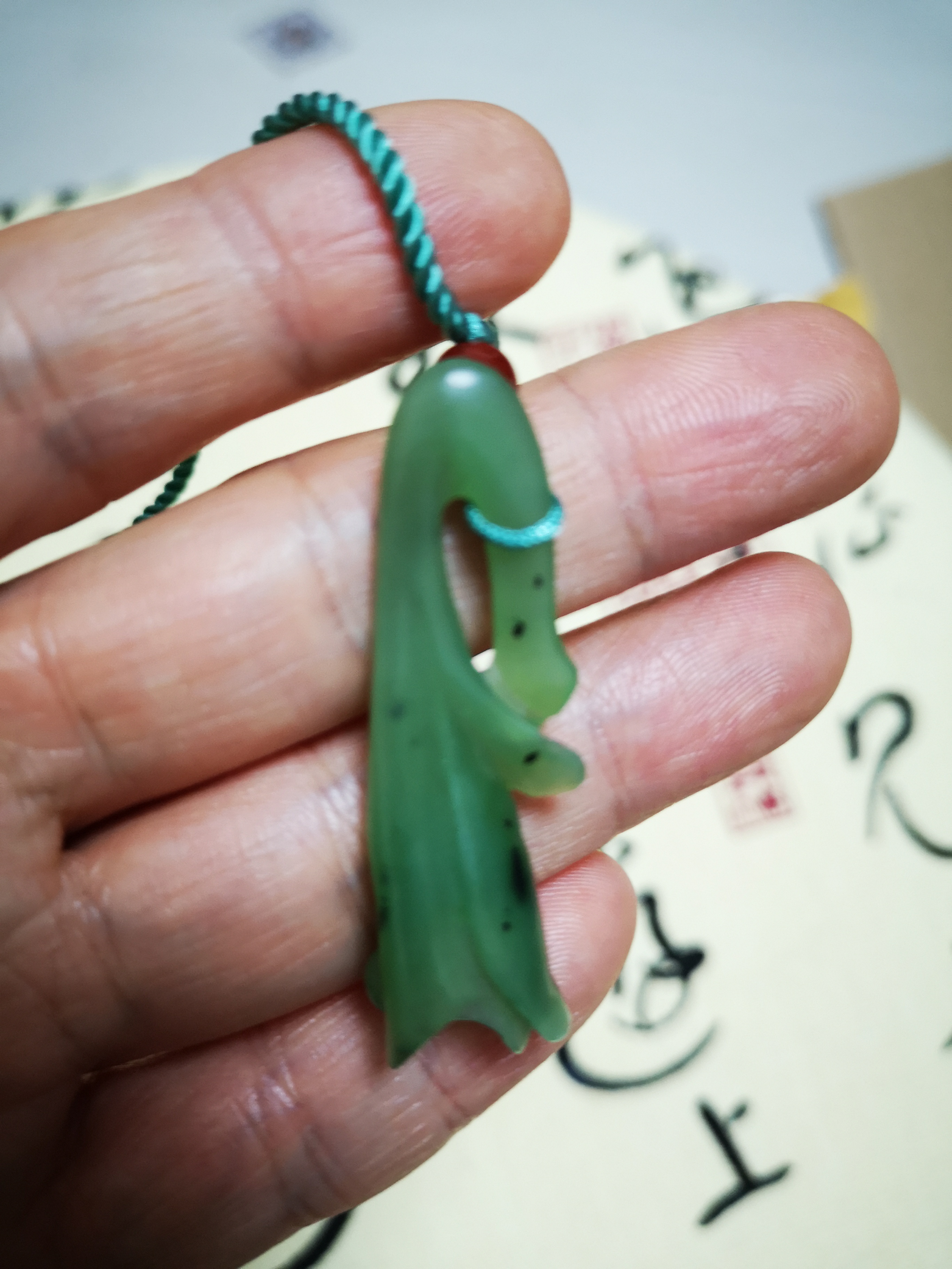 苹果绿乌兰海碧玉兰花吊坠和田玉珠宝奇石权威证书