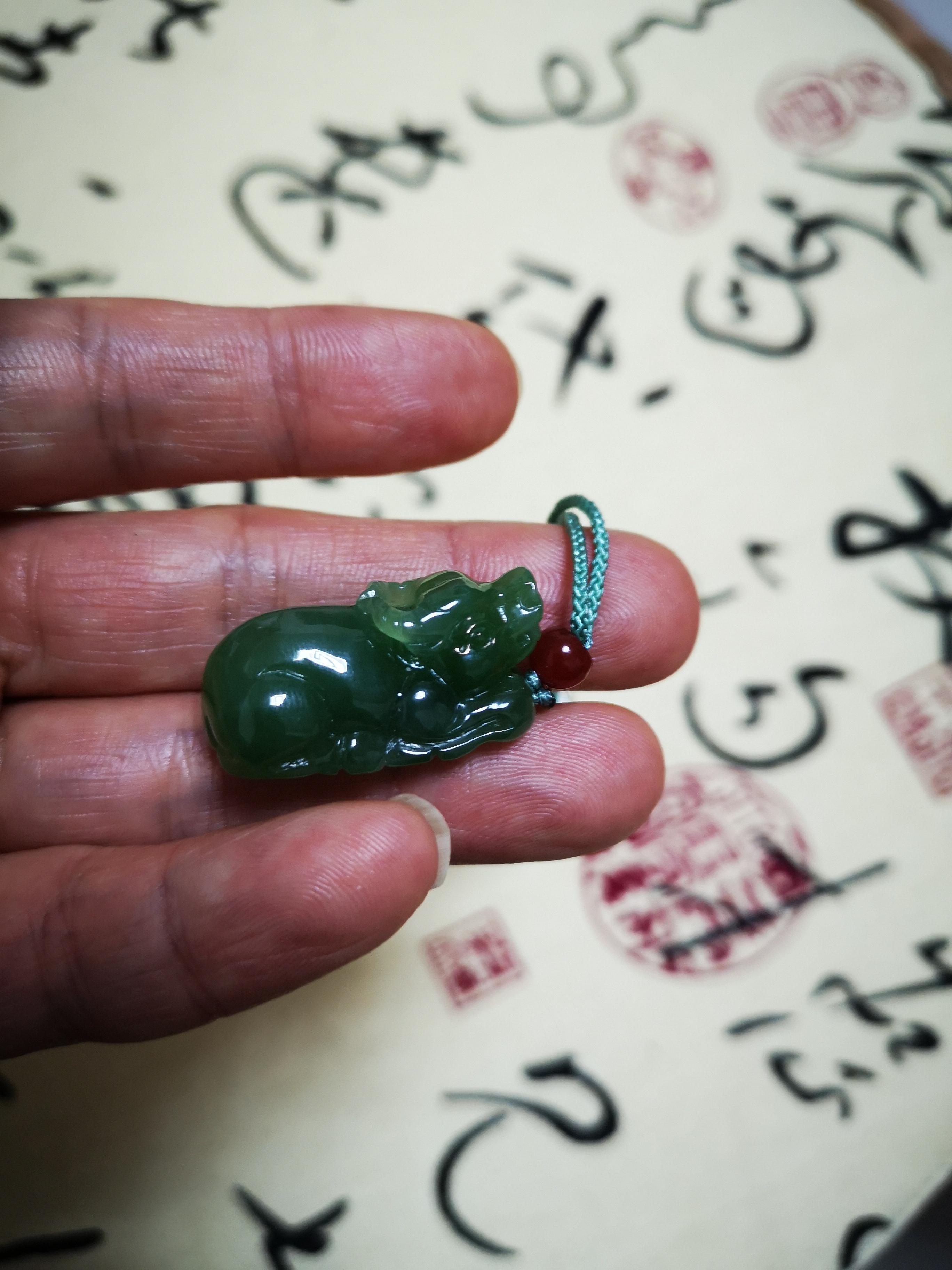 猫眼效应的粉青冰底扭转乾坤碧玉挂件鸭蛋青珠宝奇石