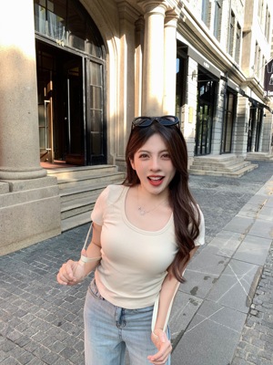 大眼Large eye肩t恤女夏季纯棉短款修身露锁骨低领短袖甜辣小上衣