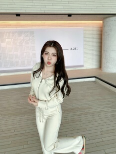 150小个子lu系甜妹懒人喇叭裤 大眼自制LARGE EYE慵懒风卫衣套装