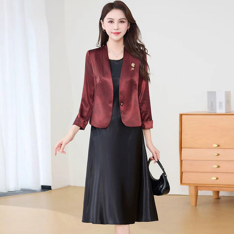 春秋2025新款婚宴穿搭喜妈妈短外套休闲套装气质减龄背心裙两件套