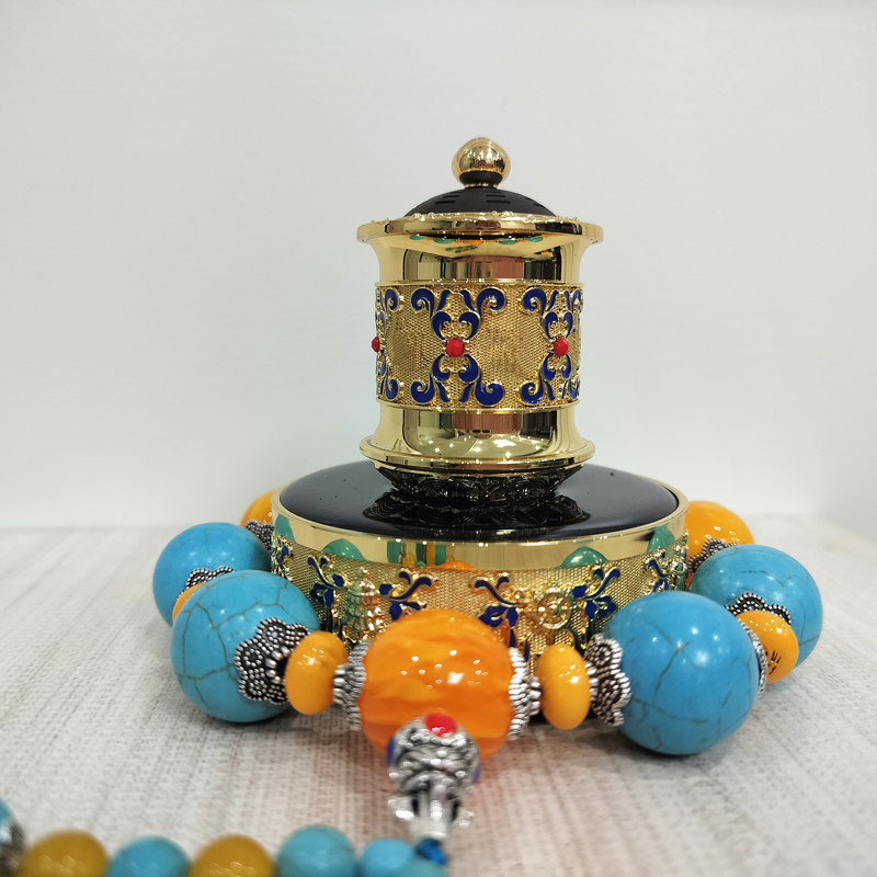 26新款德田迷你车载太阳能旋转电动汽车内精致饰品高级充电摆件