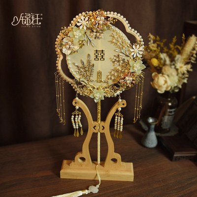 中式团扇浅色新娘琉璃龙凤褂扇子