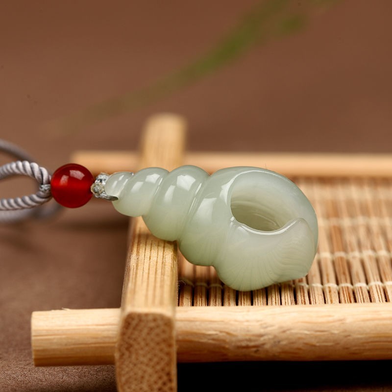 定情信物青海料和田玉海螺吊坠