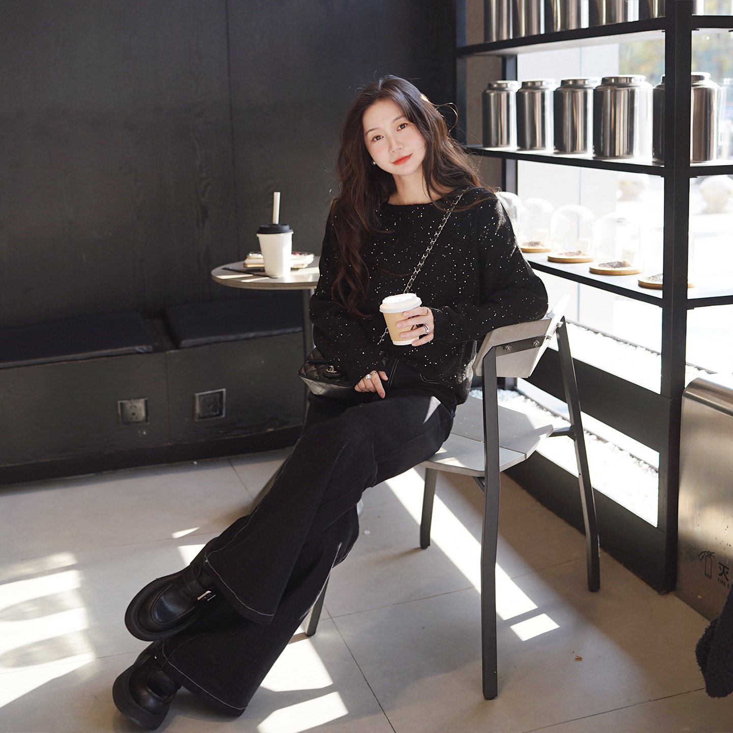 黑色亮片圆领针织衫通勤毛衣