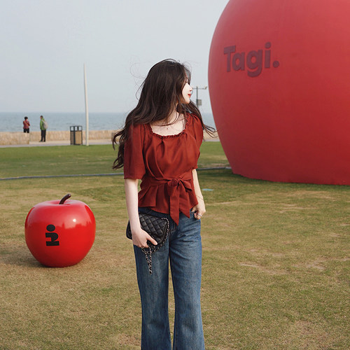 红色方领花边天丝蝴蝶结小衫