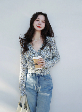 2025秋季蓝色碎花荷叶边茶歇系带蝴蝶结通勤设计感修身长袖上衣女