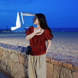 小衫 2026春夏正红色复古天丝冰爽泡泡袖 度假风三亚显白上衣短袖