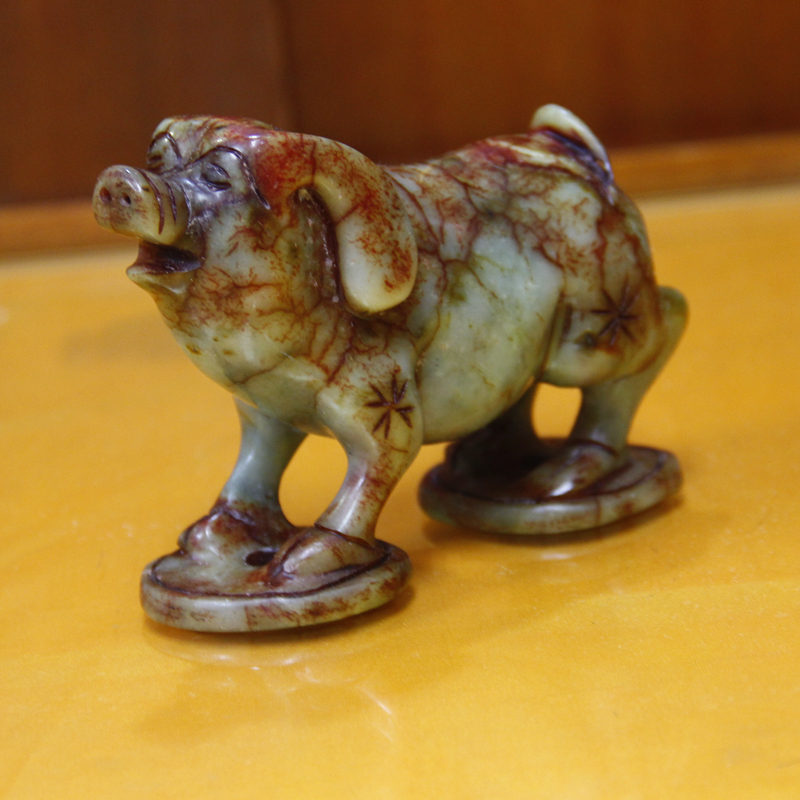 本命年岫玉猪贵人生肖摆件家居风水用品招财龙年吉祥物如意饰礼品