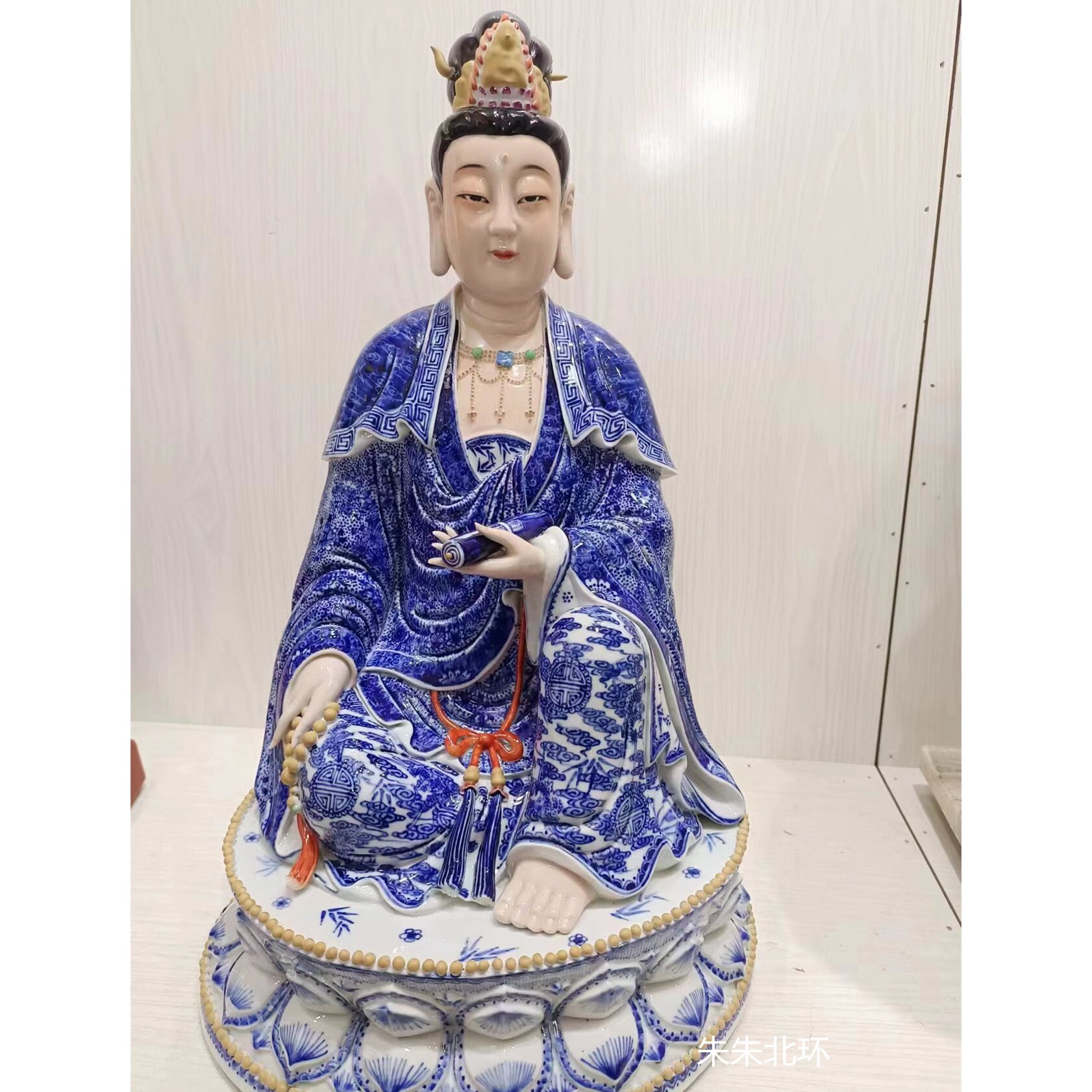 本金青花陶瓷器观音佛像供奉家用手工坐莲经书自在观音菩萨像摆件