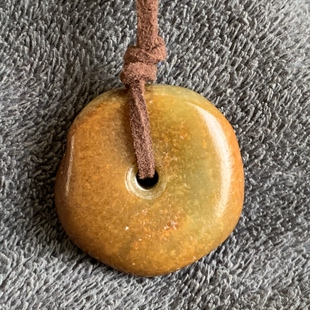 手艺人新疆和田玉籽料黄沁平安扣吊坠 天然原皮满沁玉石挂坠 男女