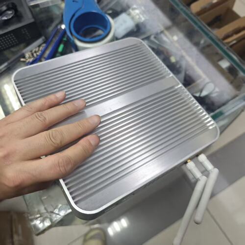 豆希全铝无风扇工控主机双屏