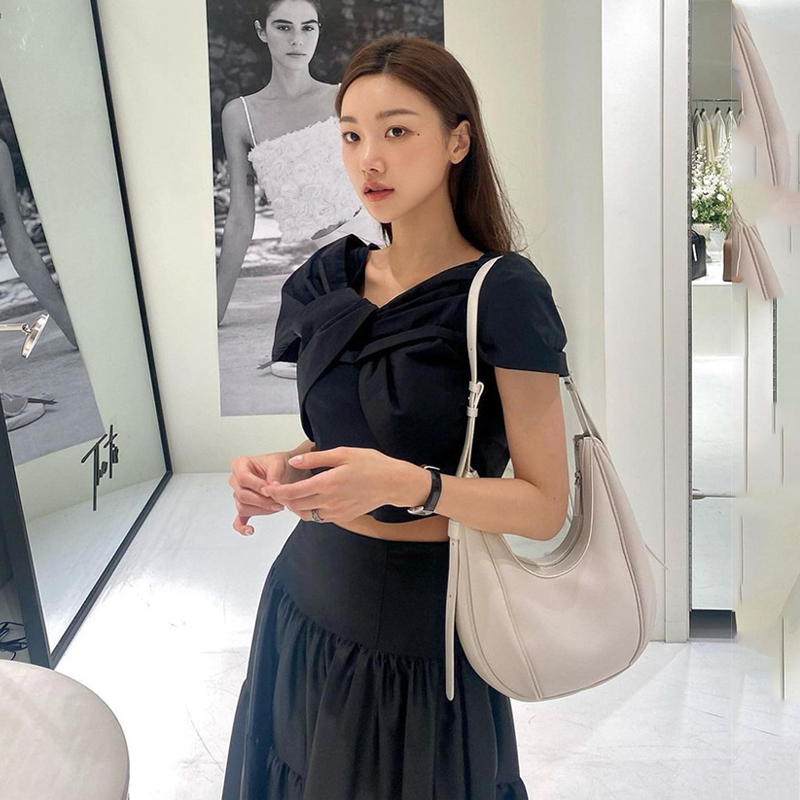 2024新款小众设计法式腋下包ins马鞍半月包头层牛皮斜挎包女包