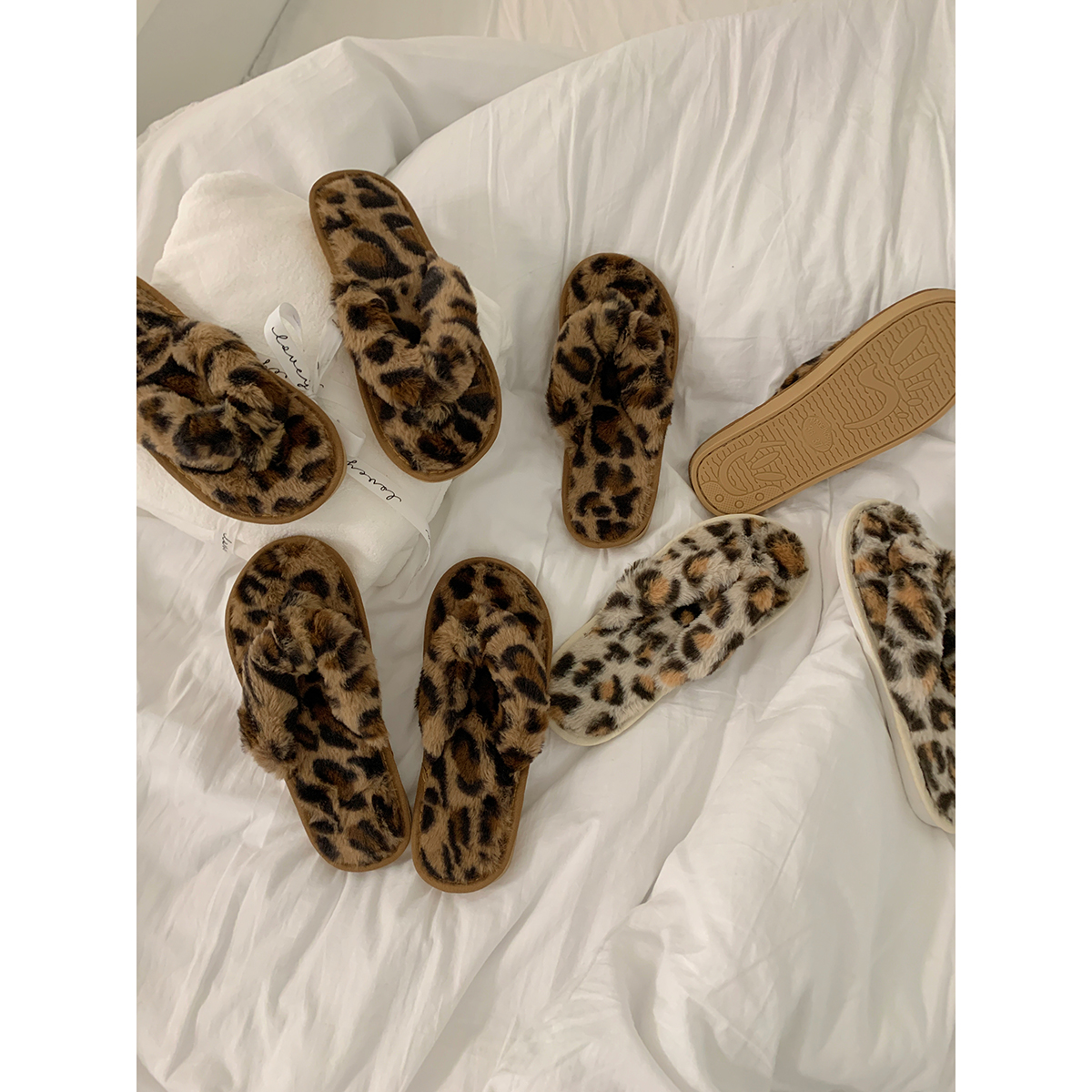 外穿露趾人字拖豹纹毛绒棉拖鞋