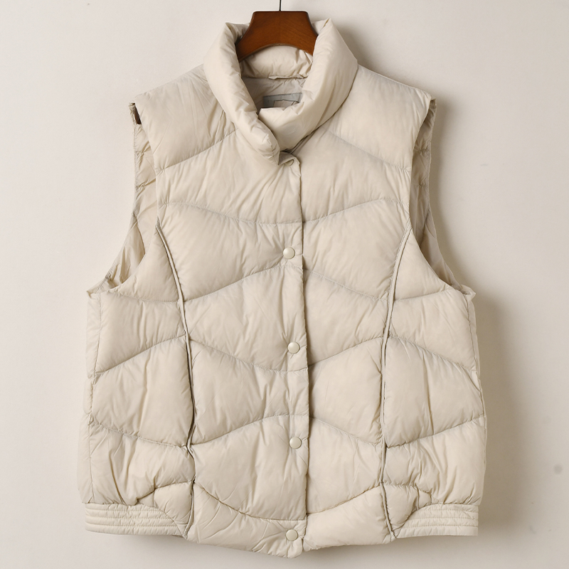 艾诺丝系列简约立领羽绒马甲女短款米色菱格纹轻薄保暖背心外套