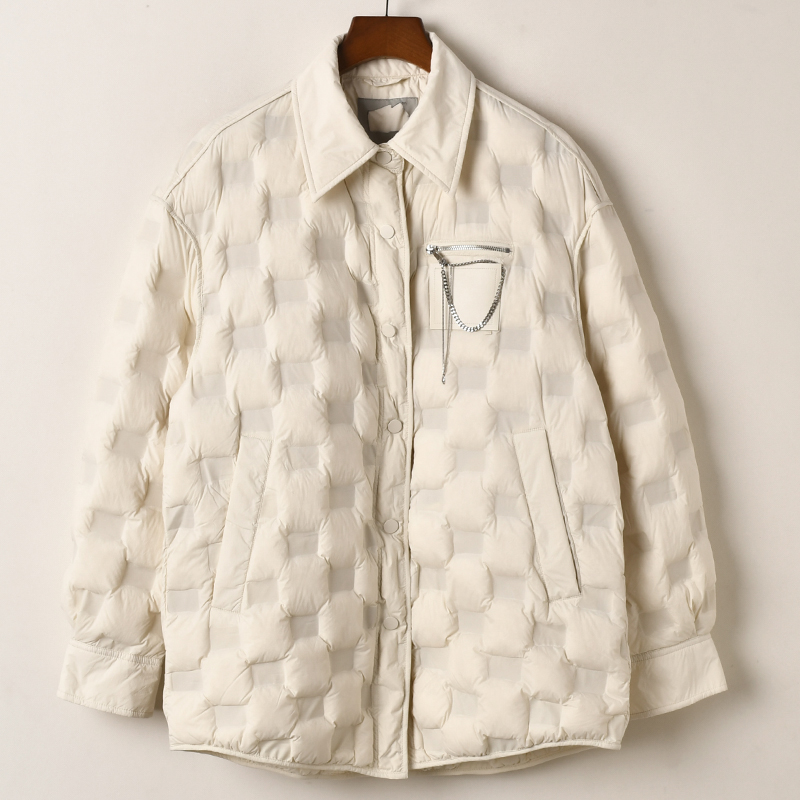 艾诺丝轻薄翻领菱格纹羽绒服女短款宽松百搭暗扣外套冬