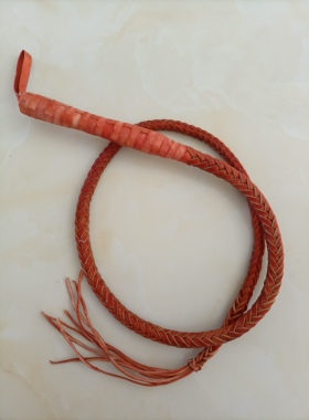 牛皮鞭特价包邮 红色时尚送礼佳品调教鞭\马术鞭\训犬鞭(皮柄)