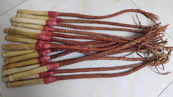 马鞭\皮鞭\调教鞭 \防身鞭\ 训犬鞭 \马术鞭\训狗鞭\电影道具鞭