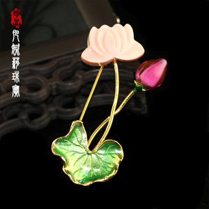 清新优雅国风皇后贝荷叶大衣胸针