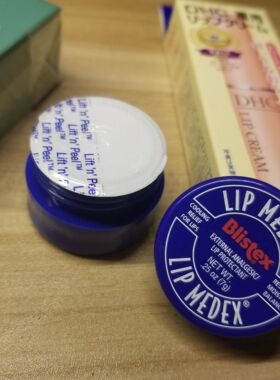 美国blistex碧唇保湿小蓝罐