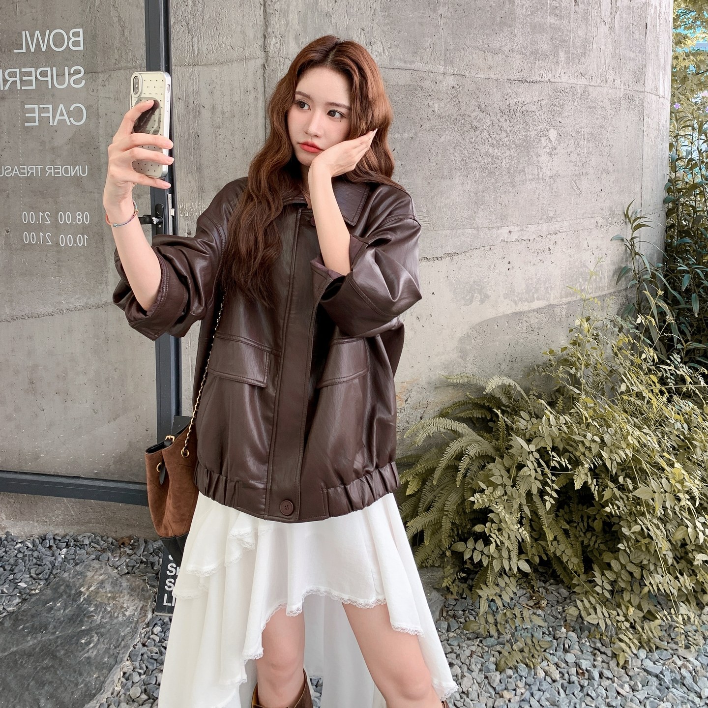 高级小众美拉德咖色皮衣外套女春秋超火好看机车服酷飒短夹克上衣,女装皮衣,2C075