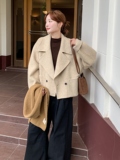 奶黄杏色