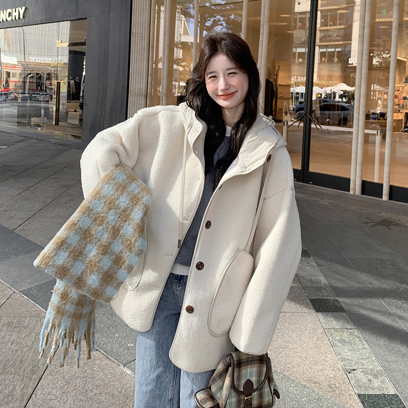 超好看米白色连帽皮毛一体羊羔毛外套女冬2024新款宽松慵懒风上衣,女装毛呢外套,菡迪欧娜 超好看米白色连帽皮毛一体羊羔毛外套女冬2024新款宽松慵懒风上衣,女装毛呢外套,菡迪欧娜