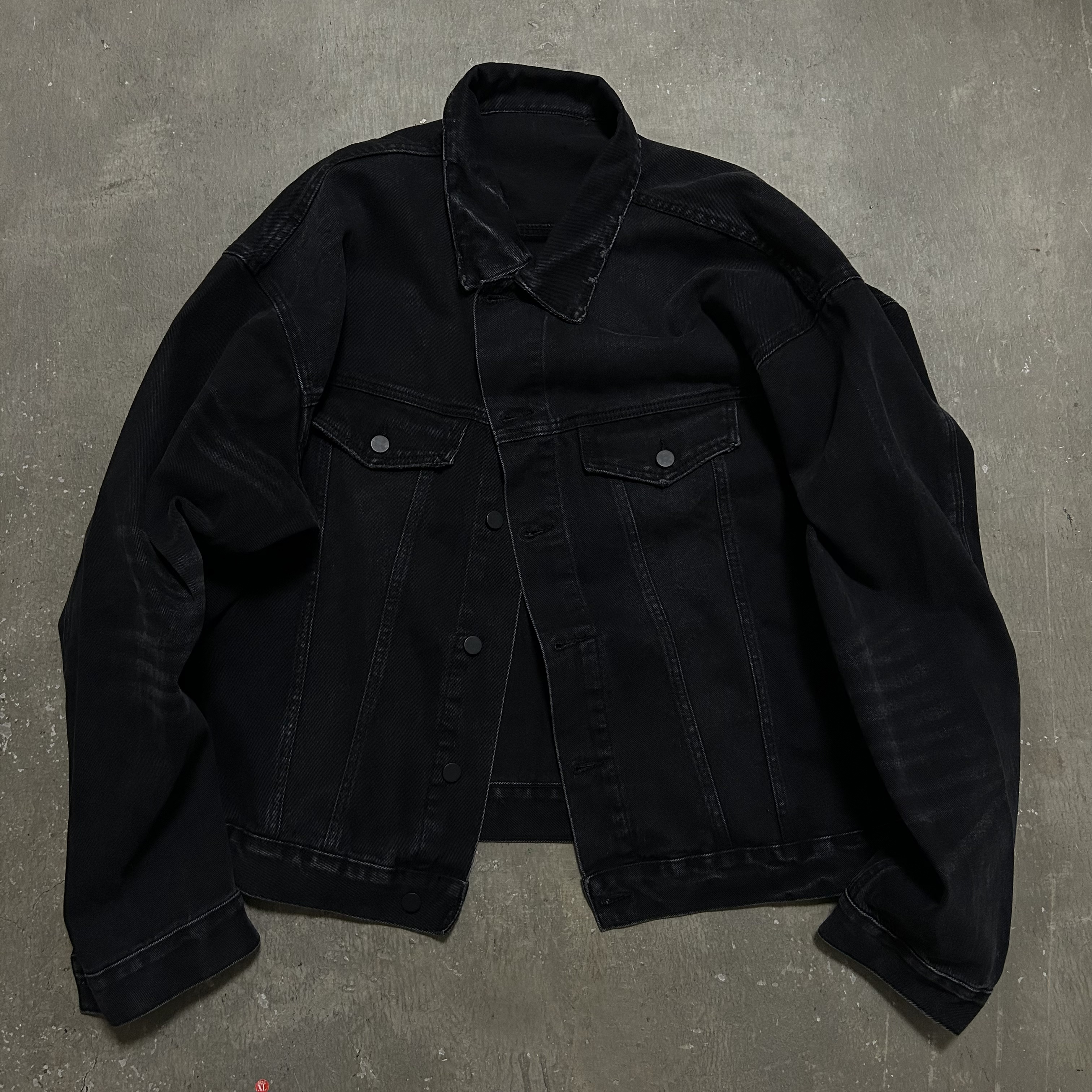 重磅洗水黑色单宁牛仔服