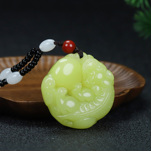 和田玉黄口料貔貅吊坠新疆玉有求必应挂件招财抱珠貔貅玉佩挂坠