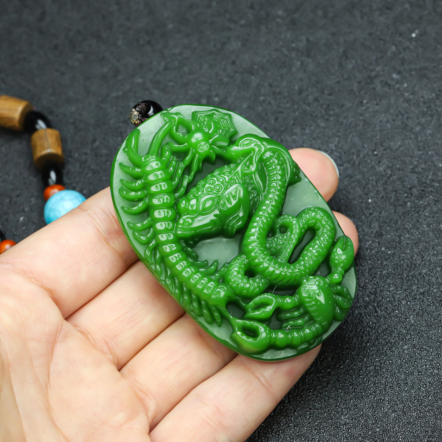 新疆和田玉五毒手把件原石碧玉金蟾蝎子蜈蚣蜘蛛蛇手玩挂件玉佩