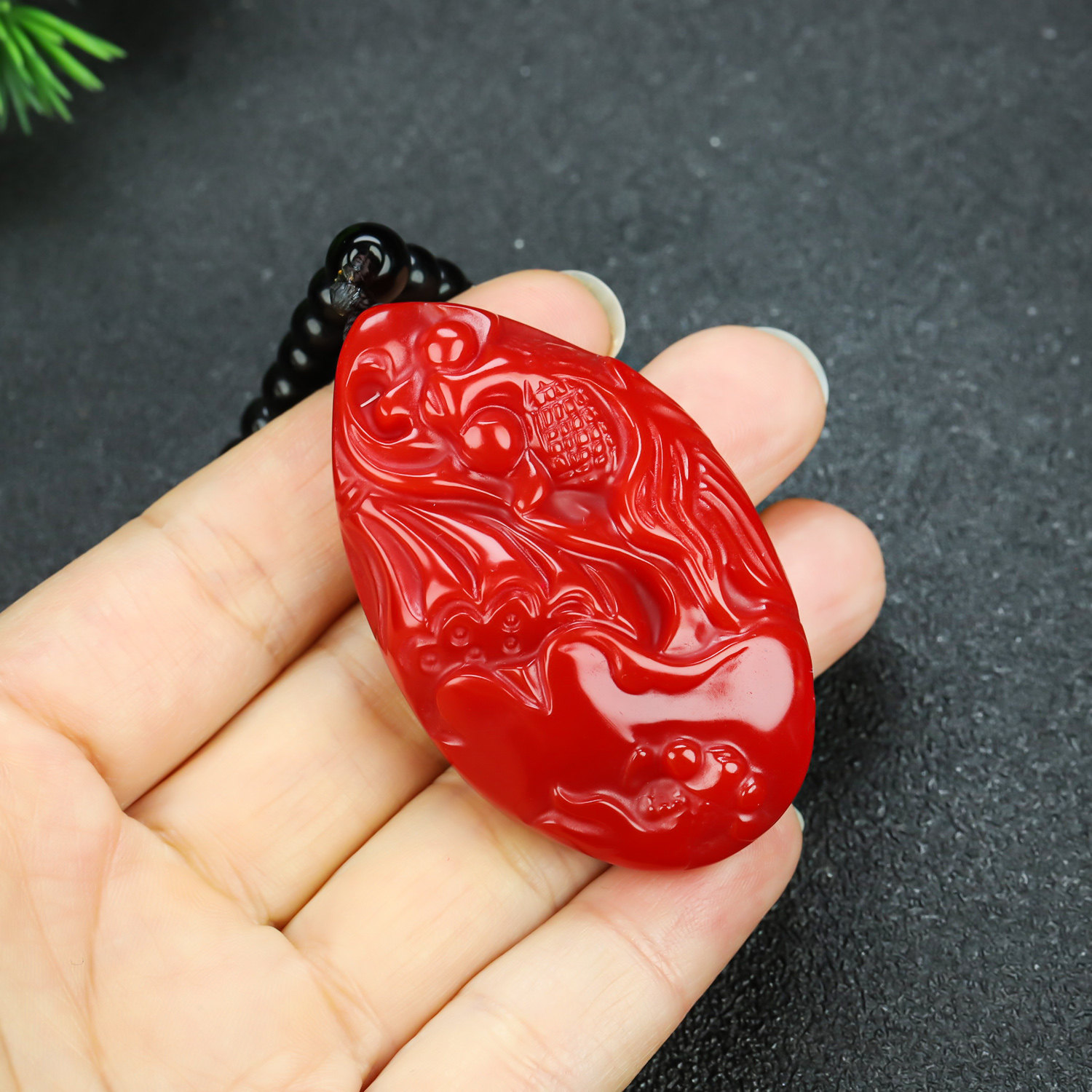 新疆和田玉鸡血玉莲年有鱼挂件天然红玉富贵鱼把件原石手把件腰挂