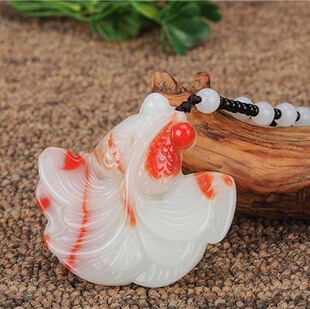 和田玉金鱼吊坠鸡血玉飘红花彩玉鱼挂件男女玉年年有余项链毛衣链