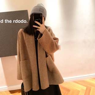 视频418宽松翻领毛呢短中款贴袋双面绒女大衣做衣服裁剪图板纸样