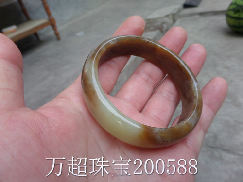 和田玉糖黄玉手镯.万超珠宝200588！