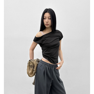 韩代26 Srank Unbal Off-shoulder Short Sleeve T-shirt 露肩T恤