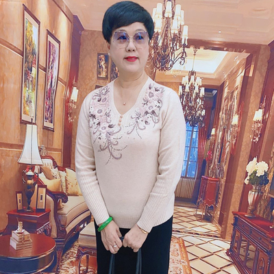 绣花大码宽松喜婆婆羊毛衫