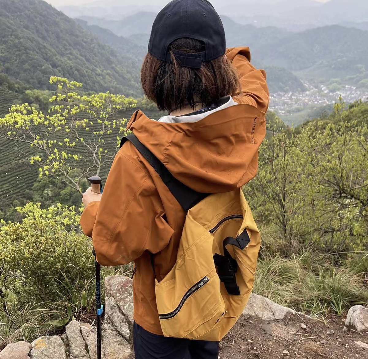 户外多功能轻量化姜大容量单肩书包双肩手提两用背包mhl